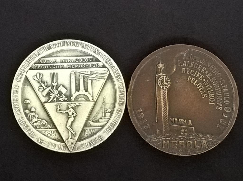 NUMISMÁTICA, Brasil, duas (2) medalhas circulares em br